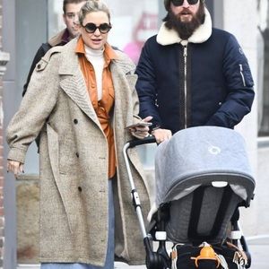 Happy x Nature Holmes Coat. Kate Hudson Sustainable Fashion. Oversized trench.